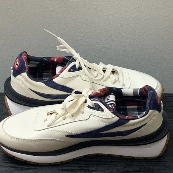 Fila Women’s Renno Collegiate Sneakers - Picture 2 of 6